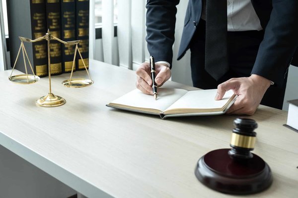 Notaire à Toulon : quelle mission lui confier ?